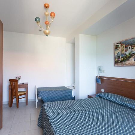 Hotel Abruzzo Pineto Luaran gambar