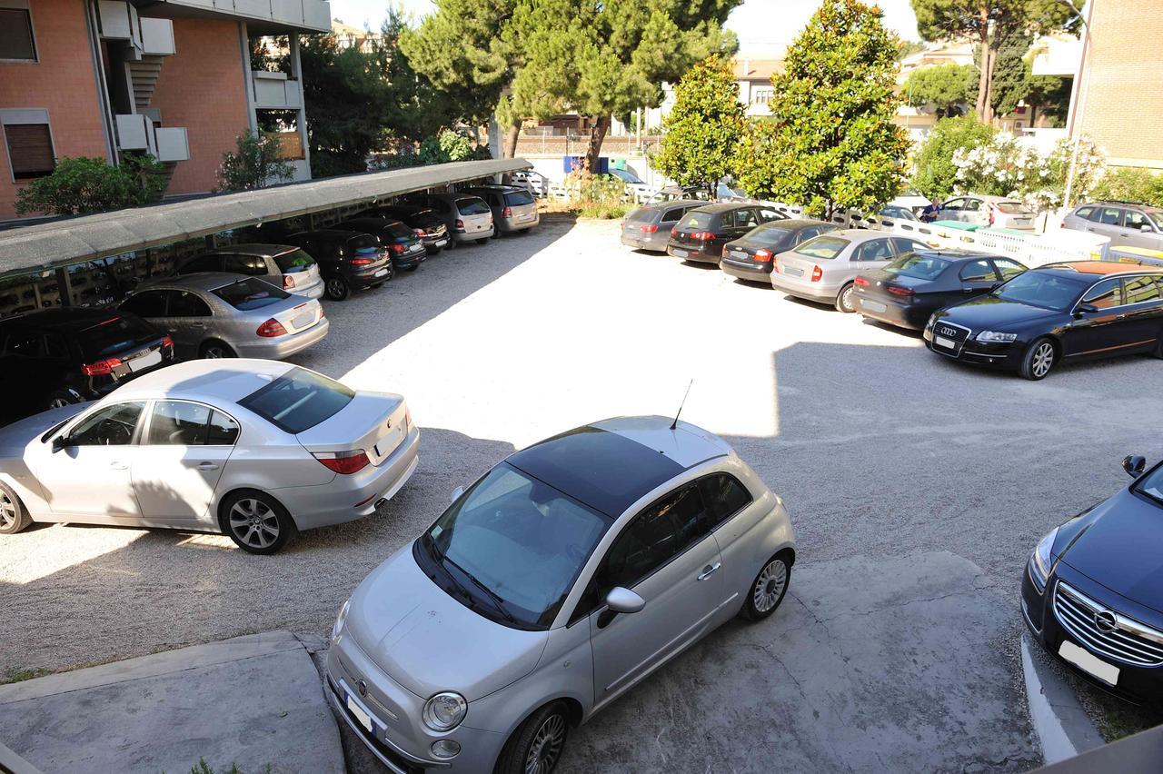 Hotel Abruzzo Pineto Luaran gambar