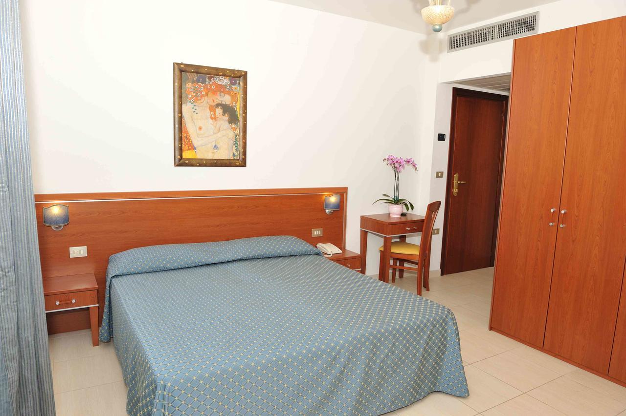 Hotel Abruzzo Pineto Luaran gambar