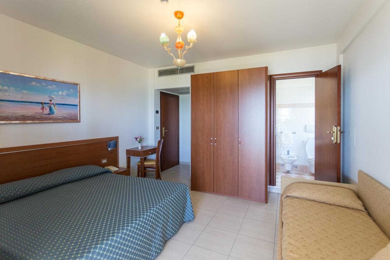 Hotel Abruzzo Pineto Luaran gambar
